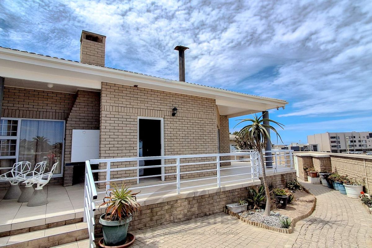 Townhouse For Sale in Vogelstrand, Swakopmund - Photo 2