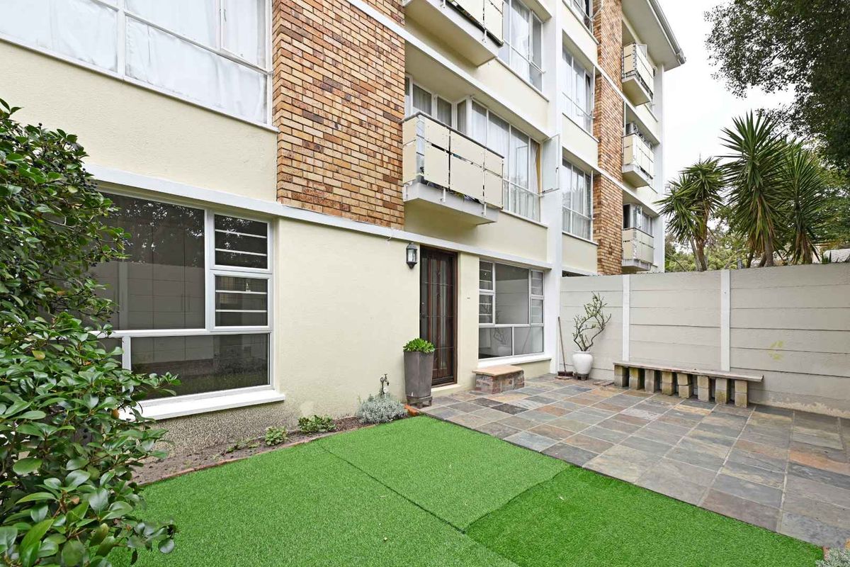 Charming Ground Floor Apartment with Private Garden & Garage – Prime Kenilworth Location! - Photo 2