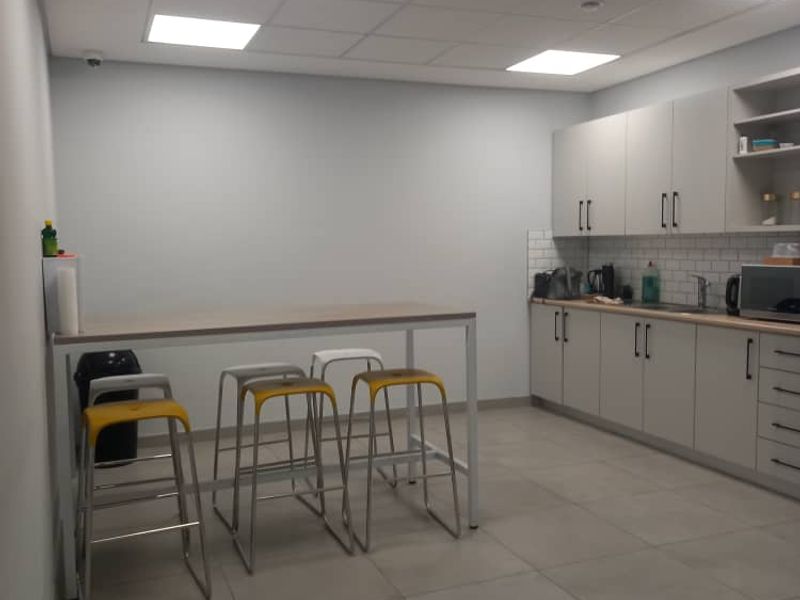 A GRADE OFFICE TO LET - Photo 6