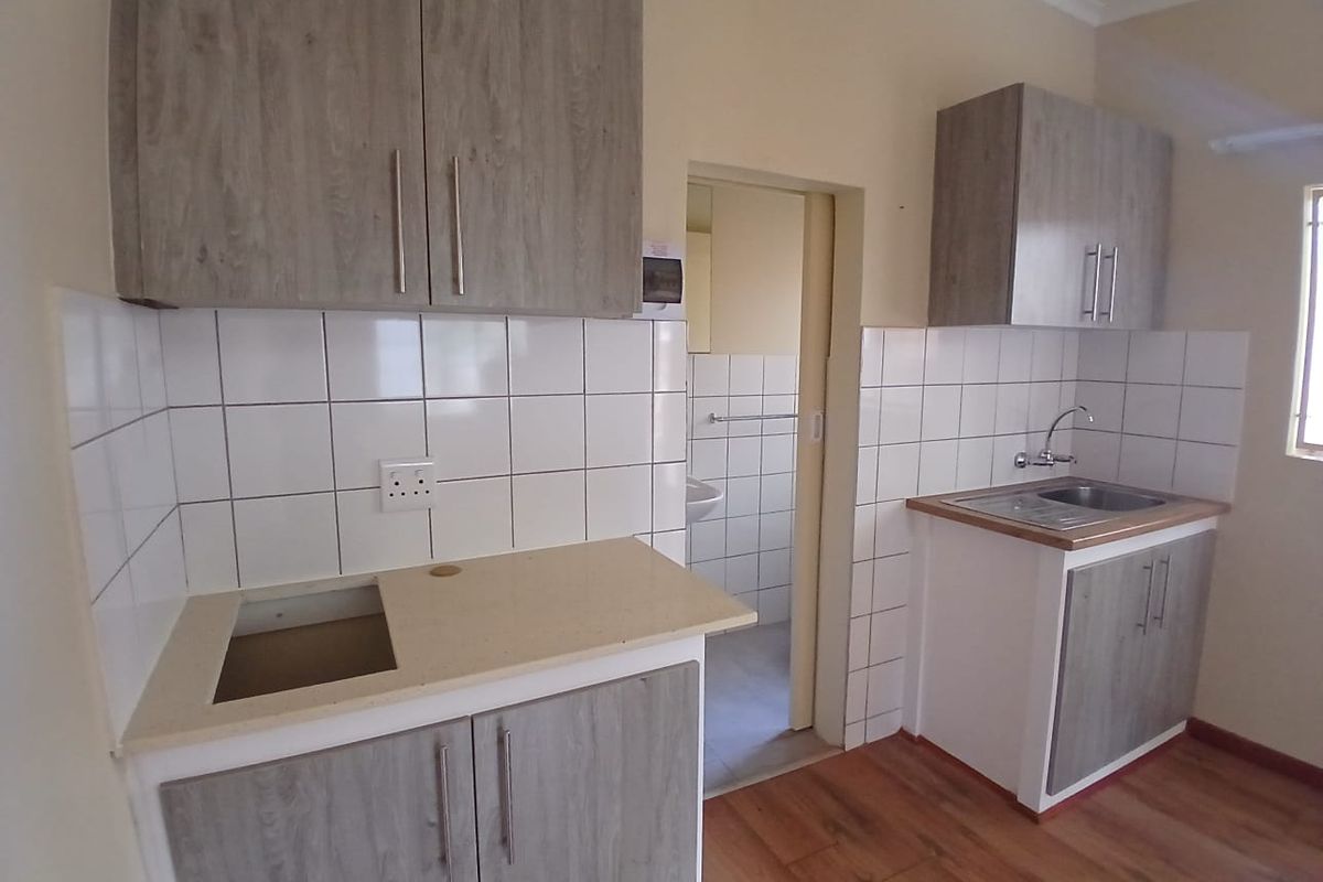 BACHELOR APARTMENT - Photo 4