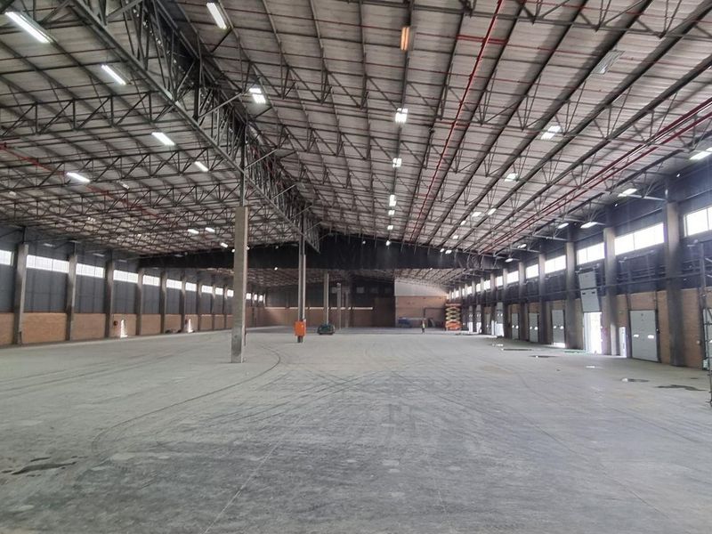 7 738m2 Midrand Warehouse To Let - Photo 7