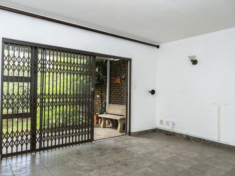 Double-Storey Unit with Spacious Living Areas - Photo 7