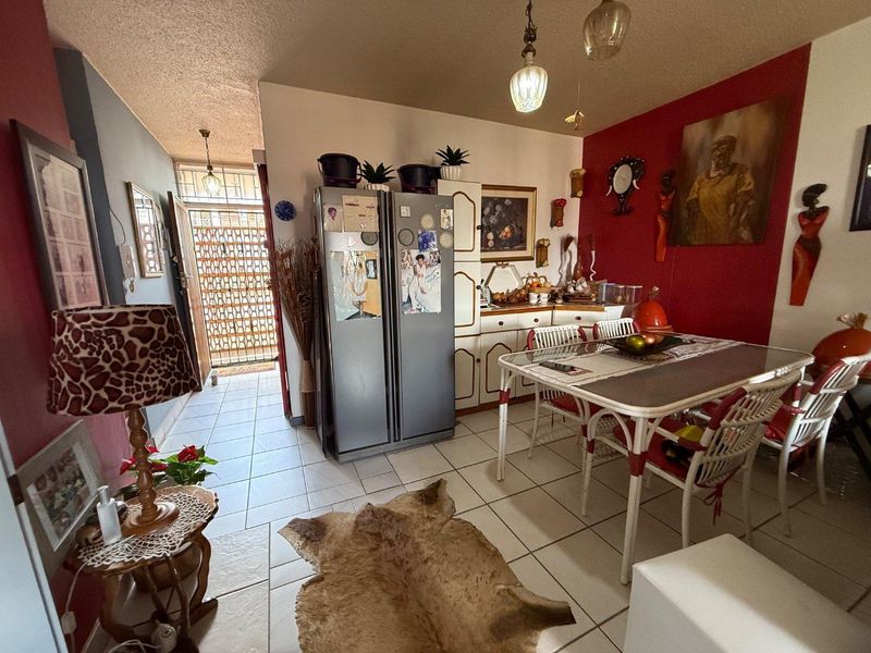 Spacious 3-Bedroom, 2-Bathroom Apartment With Beautiful Views - Photo 10