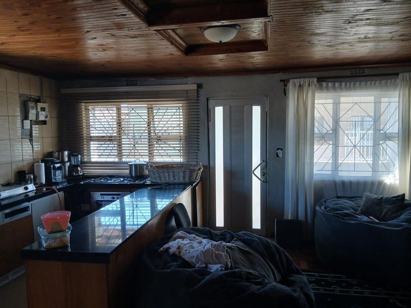 Charming Entry-Level Home in Khayelitsha – Ideal for First-Time Buyers - Photo 5