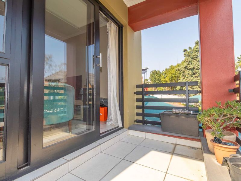 A Steal - One Bed One Full Bath in the heart of Douglasdale - Photo 7