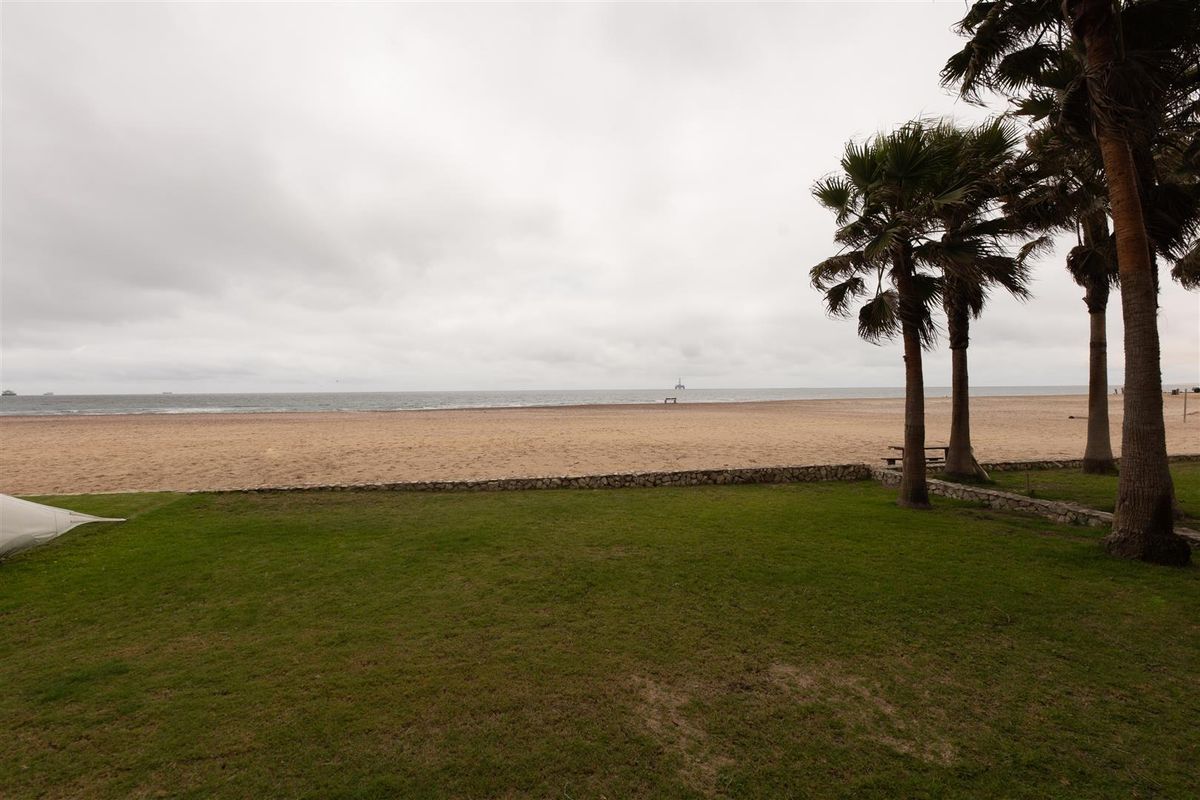 BEACHFRONT HOUSE - Photo 3