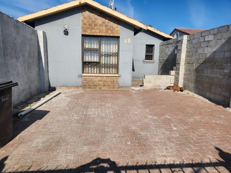 Spacious Home on Spine Road: Live & Work Possibilities! - Photo 6