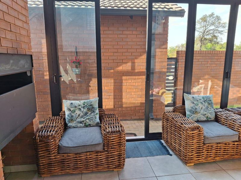 IMMACULATE 3-BEDROOM SIMPLEX FOR SALE IN SOUGHT-AFTER OLYMPUS - Photo 9