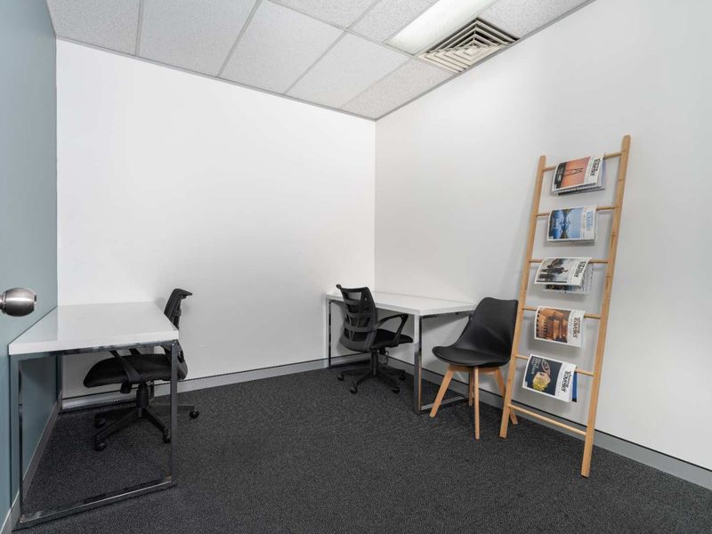 Private office space for 3 persons in Regus The Foundry - Photo 2