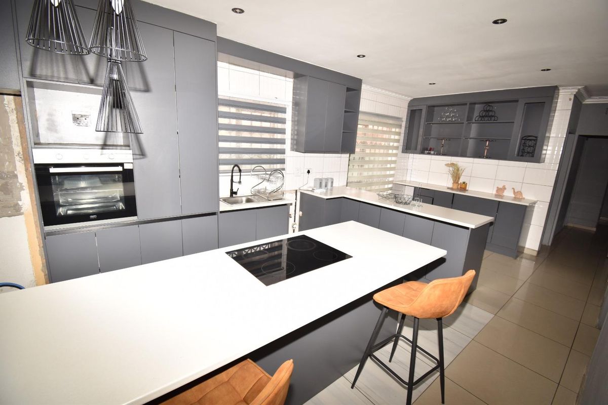 Charming 3-Bedroom Home with Flatlet in Crystal Park - Photo 5