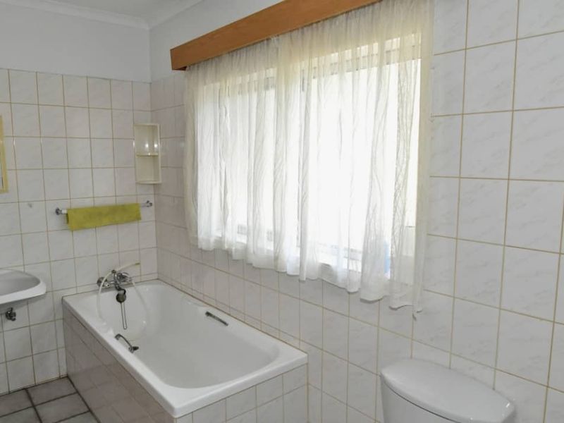 Safe and secure corner unit in small complex, near amenities - Photo 6