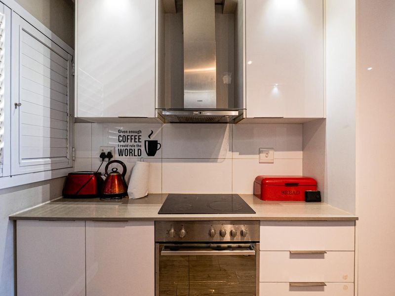 Ground floor modern unit - Photo 8