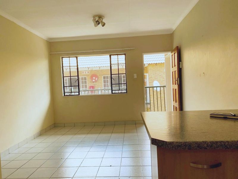 Investment Opportunity : 2 Bedroom Flat for Sale in Kempton Park!! - Photo 2