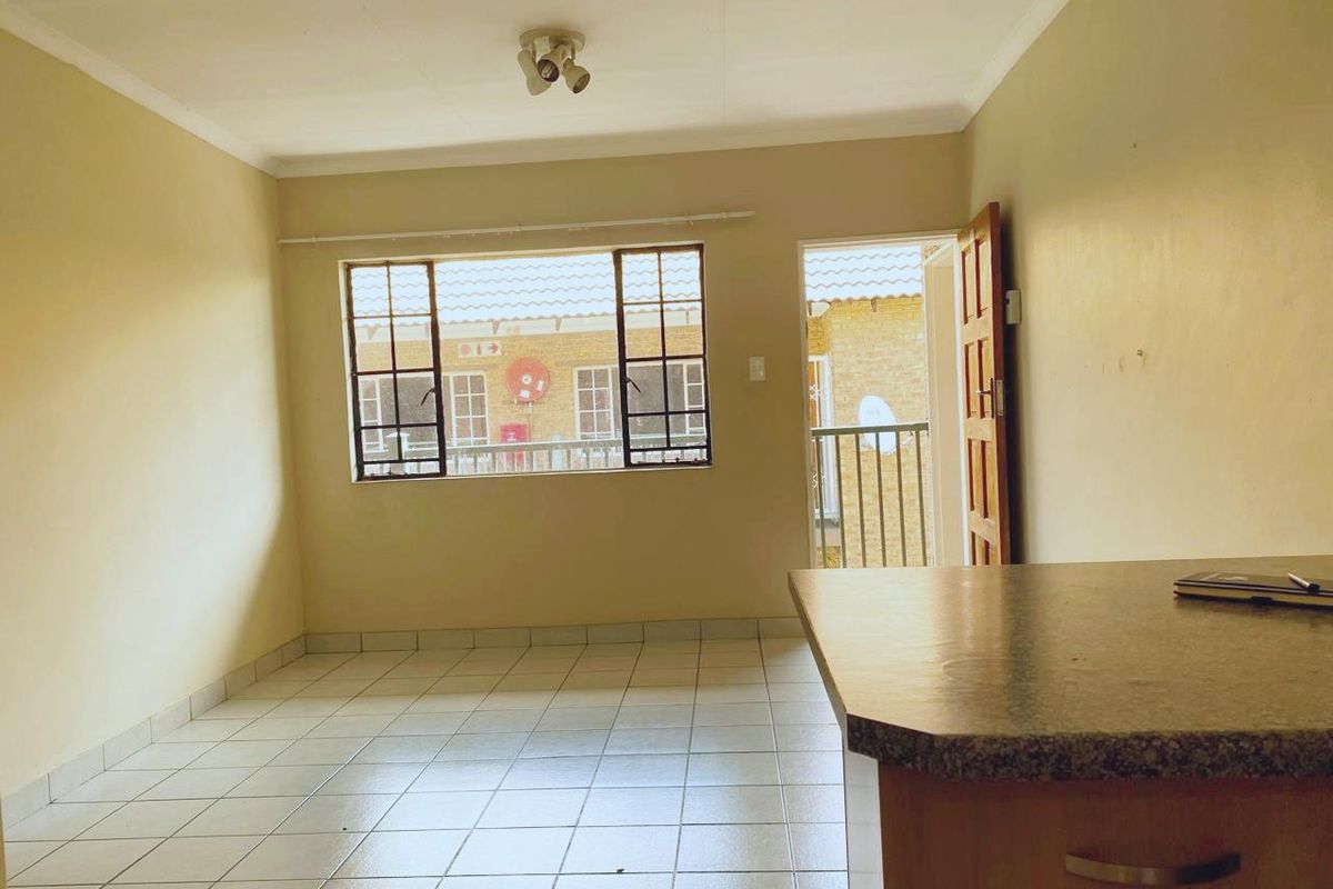 Investment Opportunity : 2 Bedroom Flat for Sale in Kempton Park!! - Photo 2