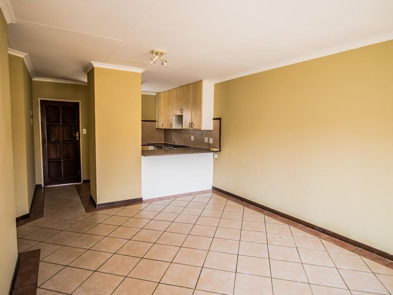 3 Bedroom Simplex with a Private Garden - Photo 9