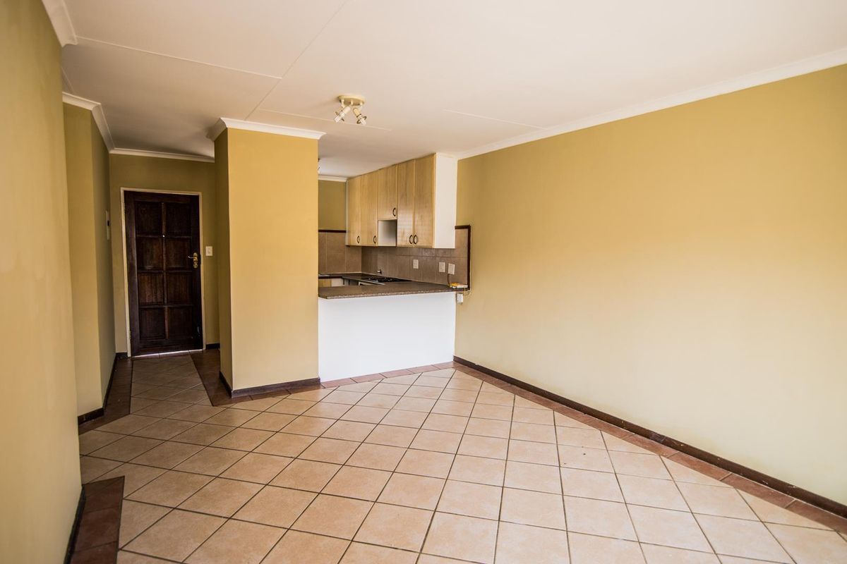 3 Bedroom Simplex With A Private Garden - Photo 5
