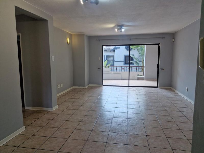 Two Bedroom Apartment in secure complex - Photo 1