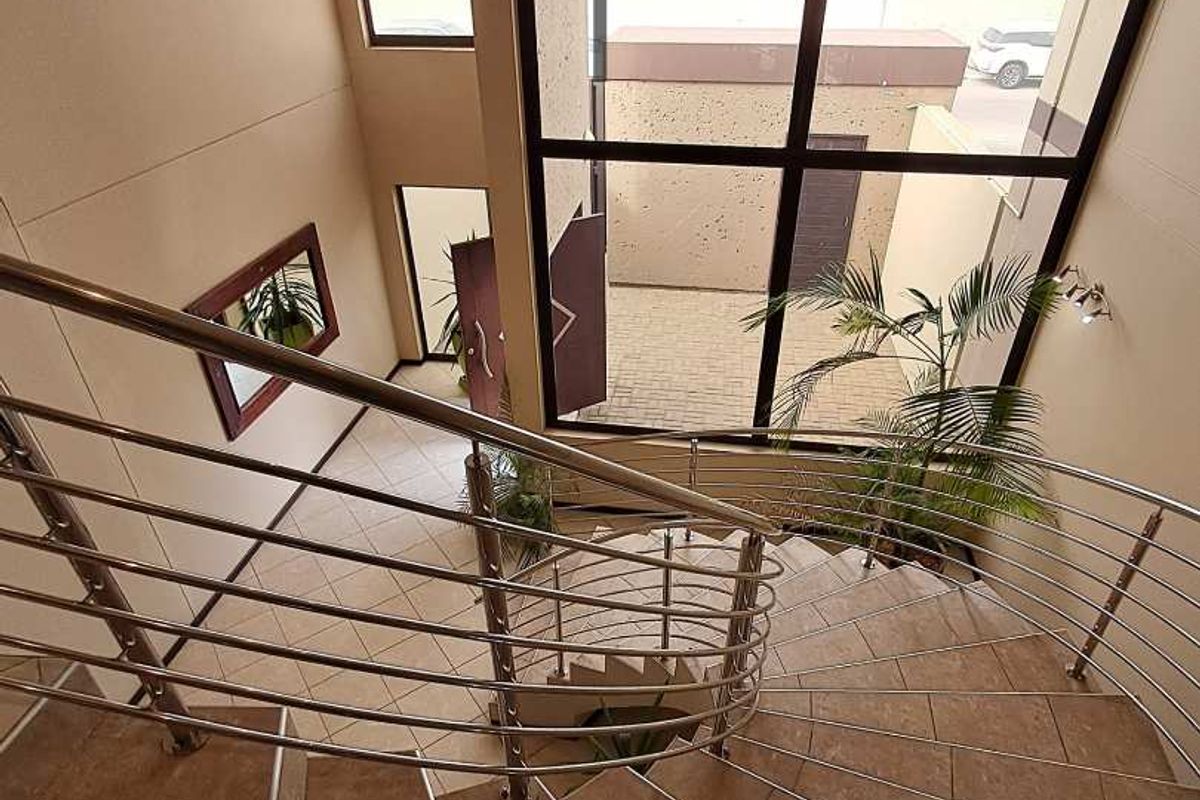 5 Bedroom House for Sale in Ocean View with 1 Bedroom flat - Photo 3