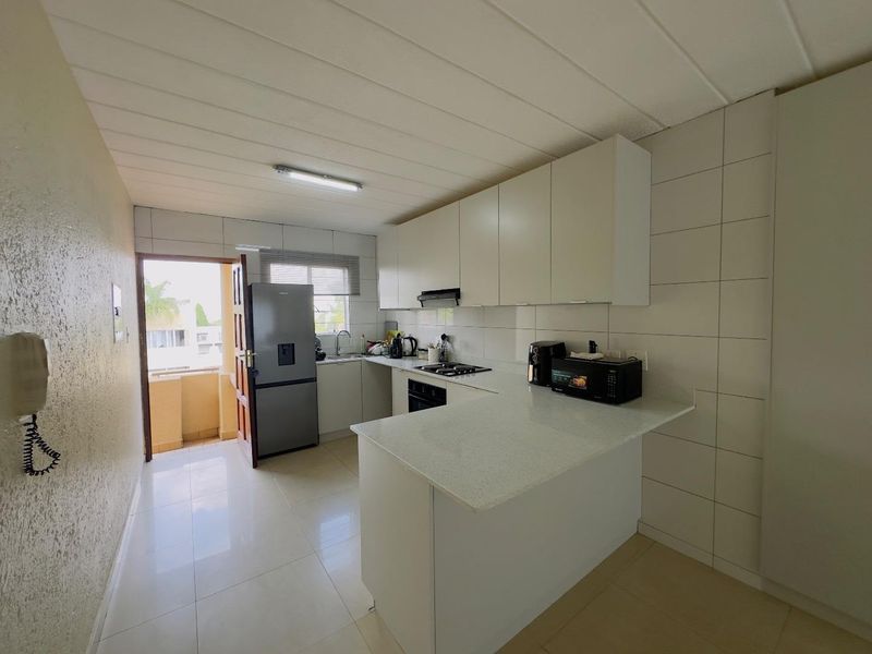 2 Bedroom Apartment for Sale in Glen Austin - Photo 2