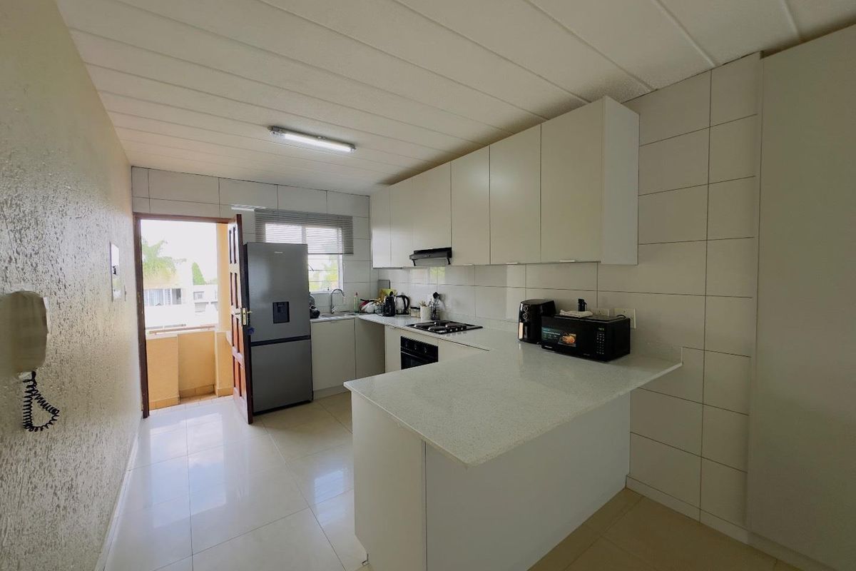 2 Bedroom Apartment for Sale in Glen Austin - Photo 2