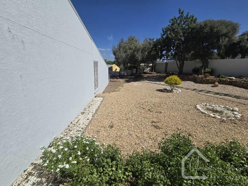 NEWLY LISTED - SPACIOUS SANCTUARY - Photo 6