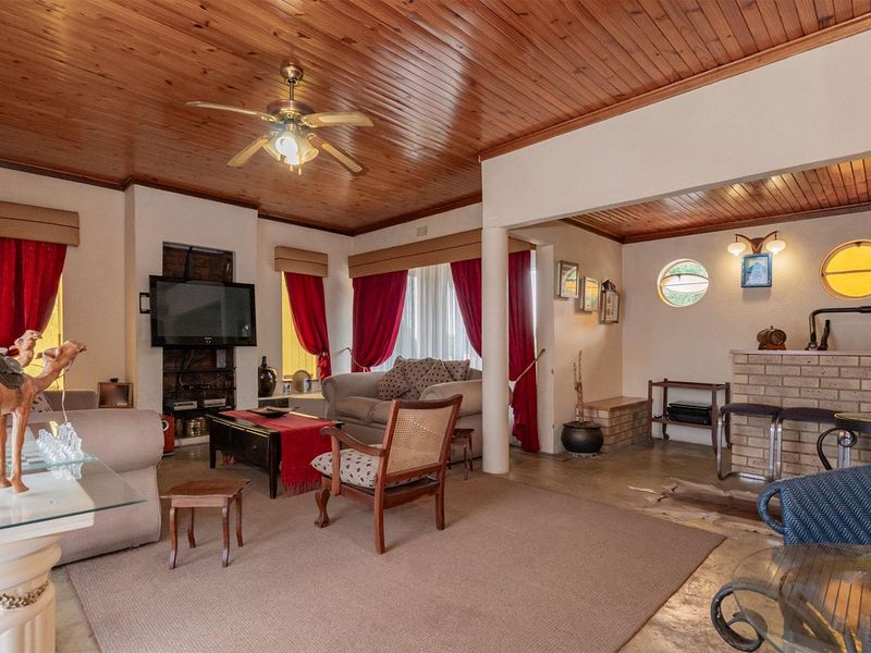 Spacious 3 Bedroom Family Home with Pool in Norkem Park. - Photo 5