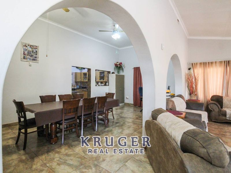 🏡 SPACIOUS FAMILY HOME WITH FLAT & ENTERTAINMENT AREAS FOR SALE IN OUTJO 🏡 - Photo 9