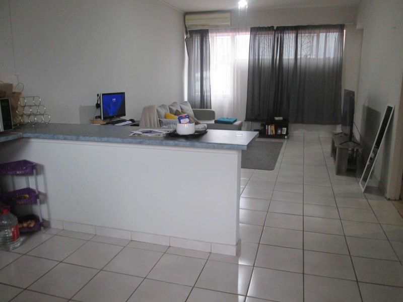 OVERVIEW CHARMING [1.5 ] ONE AND HALF BEDROOM FLAT FOR SALE INTHE HEART OF PRETORIA  [ GEZINA ] - Photo 4