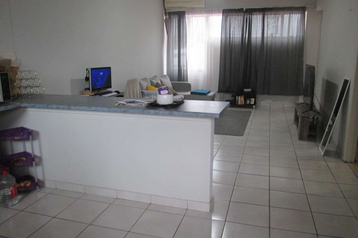 OVERVIEW CHARMING [1.5 ] ONE AND HALF BEDROOM FLAT FOR SALE INTHE HEART OF PRETORIA  [ GEZINA ] - Photo 4