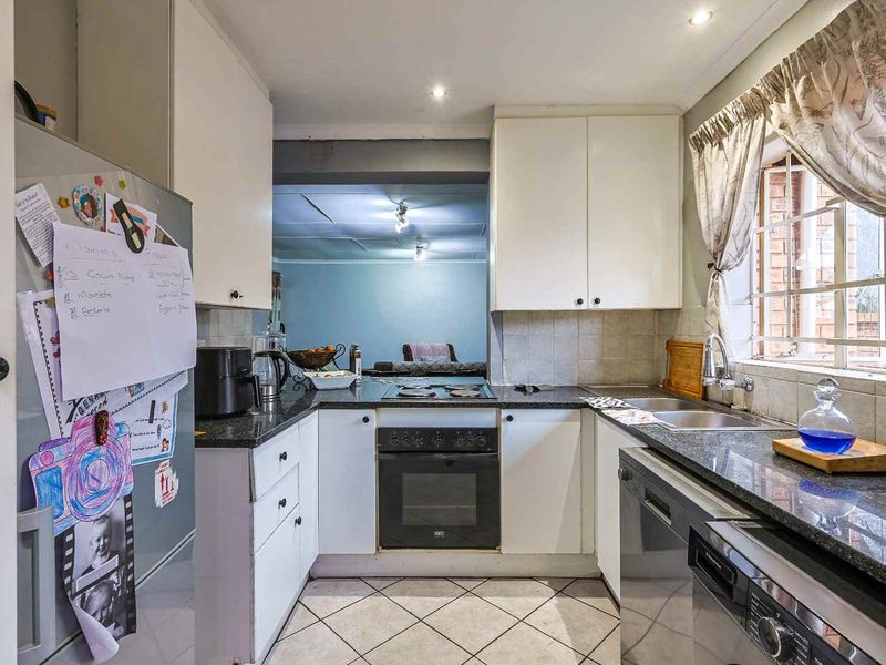 Spacious & Perfectly Positioned - A Peaceful Retreat in a Well-Maintained Complex - Photo 10