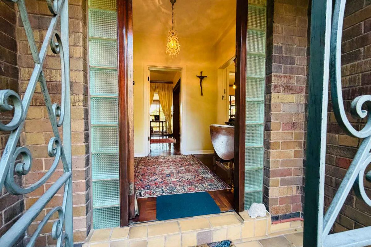 HENDRA - LOW MAINTENANCE, 429m2 WELL LOVED HOME WITH GARDEN COTTAGE - Photo 2