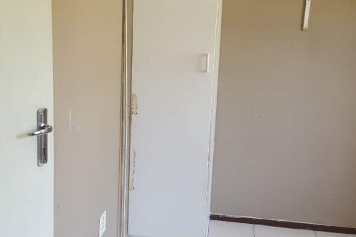 Stunning 2 bedroom Apartment - Photo 4