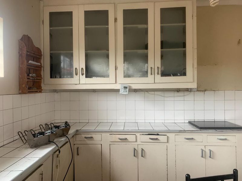 Rosettenville Haven: Comfortable Living with Income Potential - Photo 2