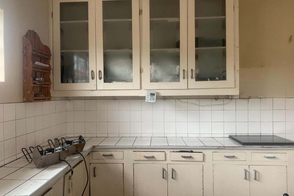 Rosettenville Haven: Comfortable Living with Income Potential - Photo 2