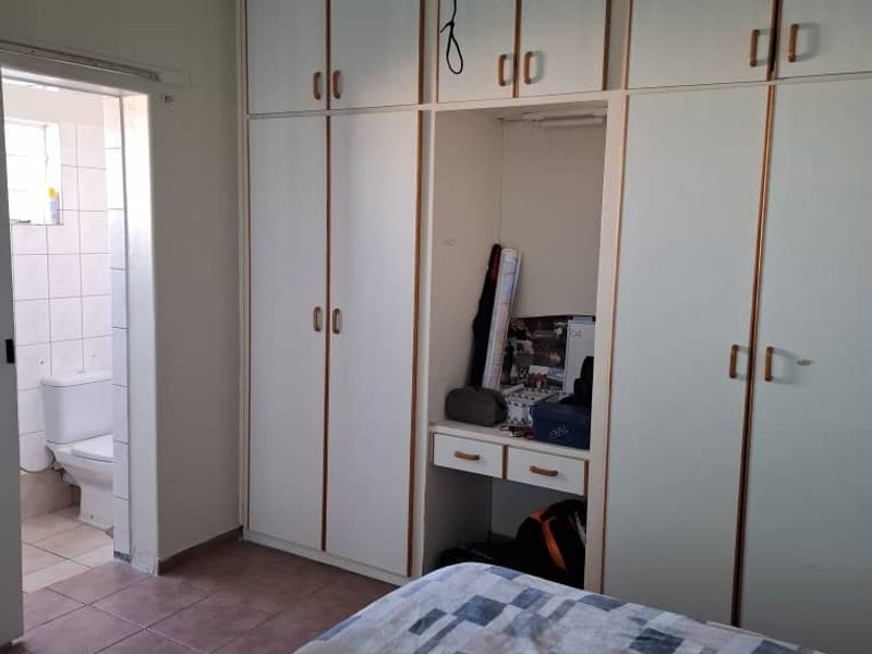 Ample Parking & Prime Location—Perfect for Your Business in Suiderhof - Photo 6