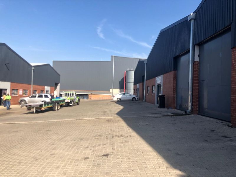 Industrial Office Space Available for Immediate Lease in Cosmo Business Park - Photo 6