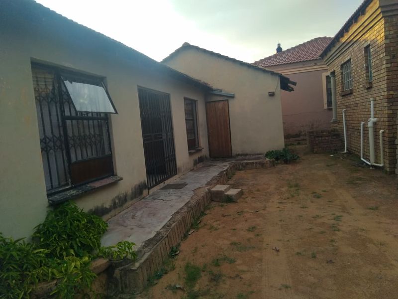 Big beautiful house in Soshanguve south - Photo 9