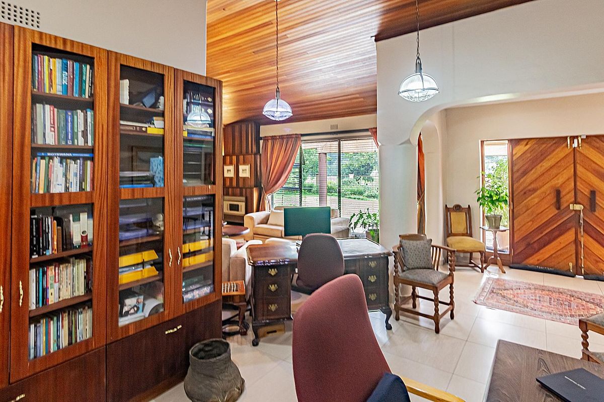 Exceptional 4-Bedroom House with 3 Flatlets - Photo 3