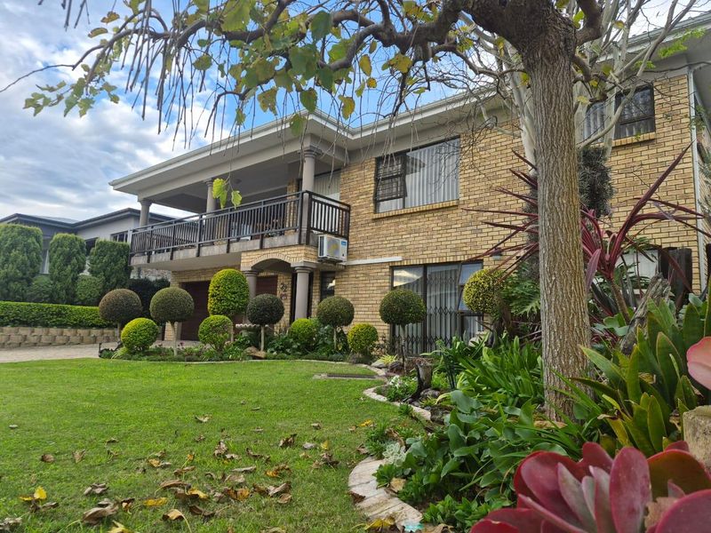 Immaculate and spacious 3-bedroom home, featuring a separate 1-bedroom flatlet for sale in Fraaiuitsig. - Photo 2