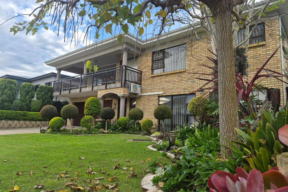 Immaculate and spacious 3-bedroom home, featuring a separate 1-bedroom flatlet for sale in Fraaiuitsig. - Photo 2