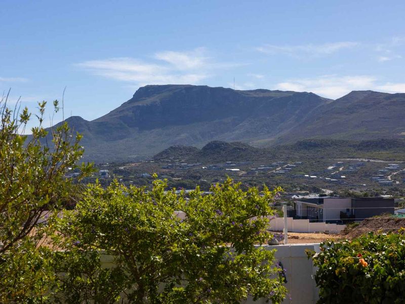 Charming, Secure Living in a Prime Location! - Photo 8