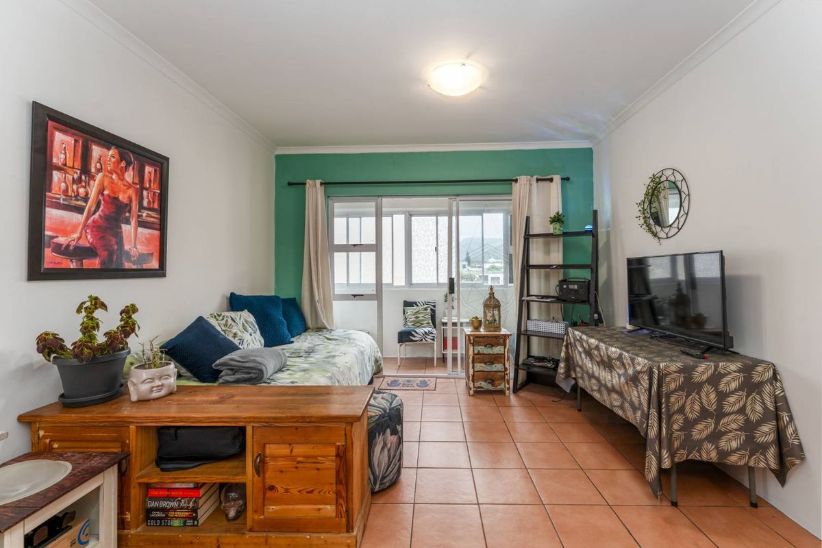 2 Bedroom Apartment Secure Parking - Photo 2