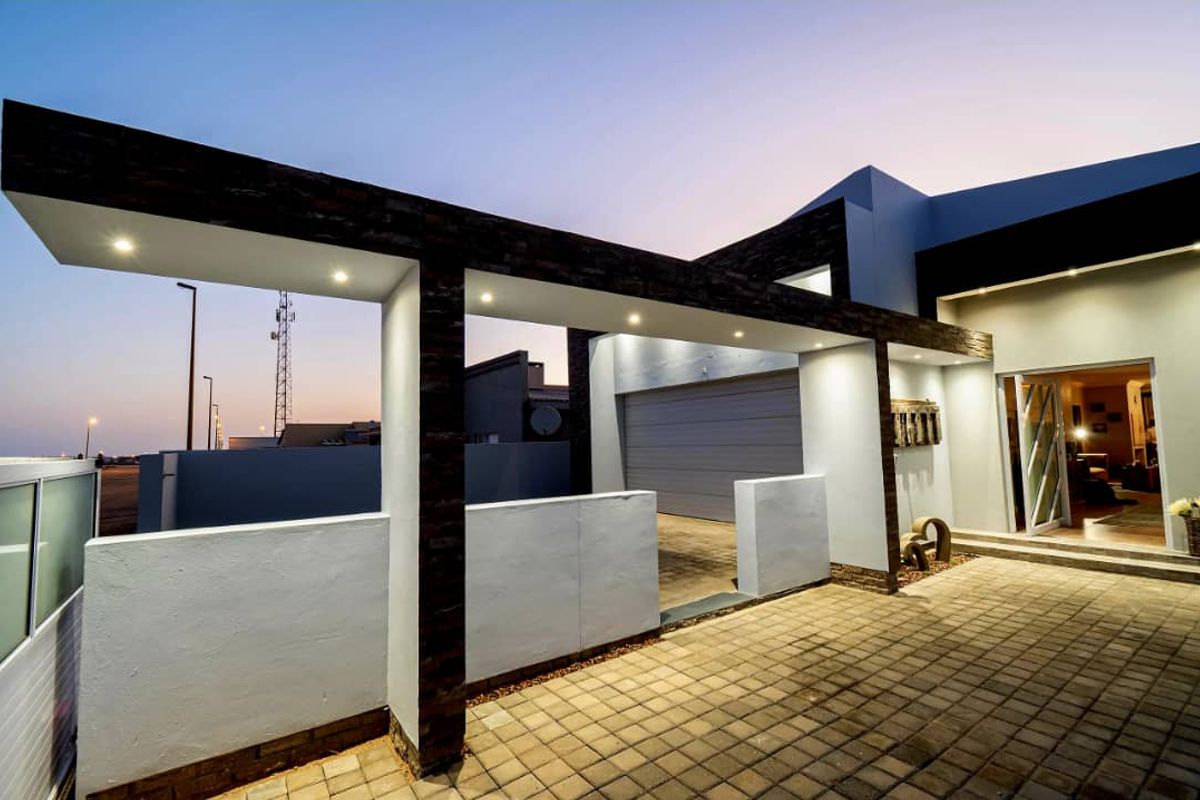 Beautiful family home in Henties Bay. - Photo 4