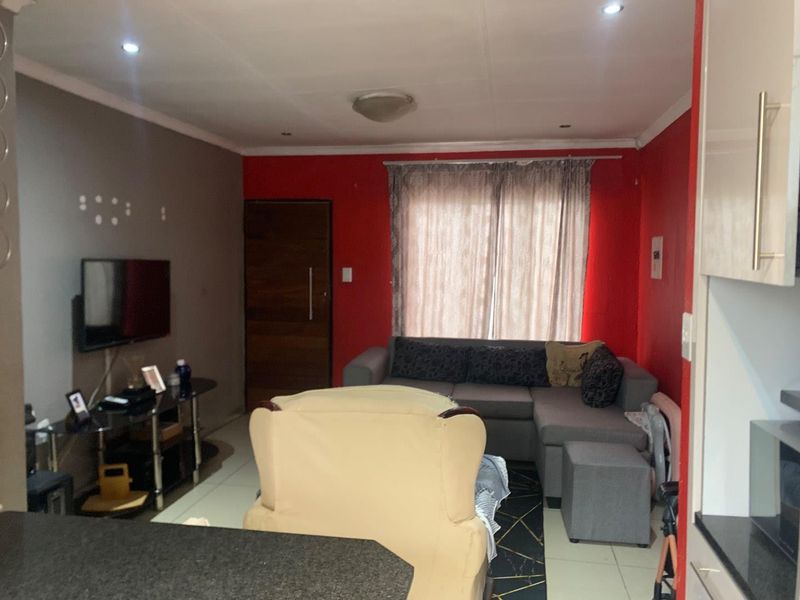 2 bedroom town house for sale in Naturena ext 13 - Photo 4