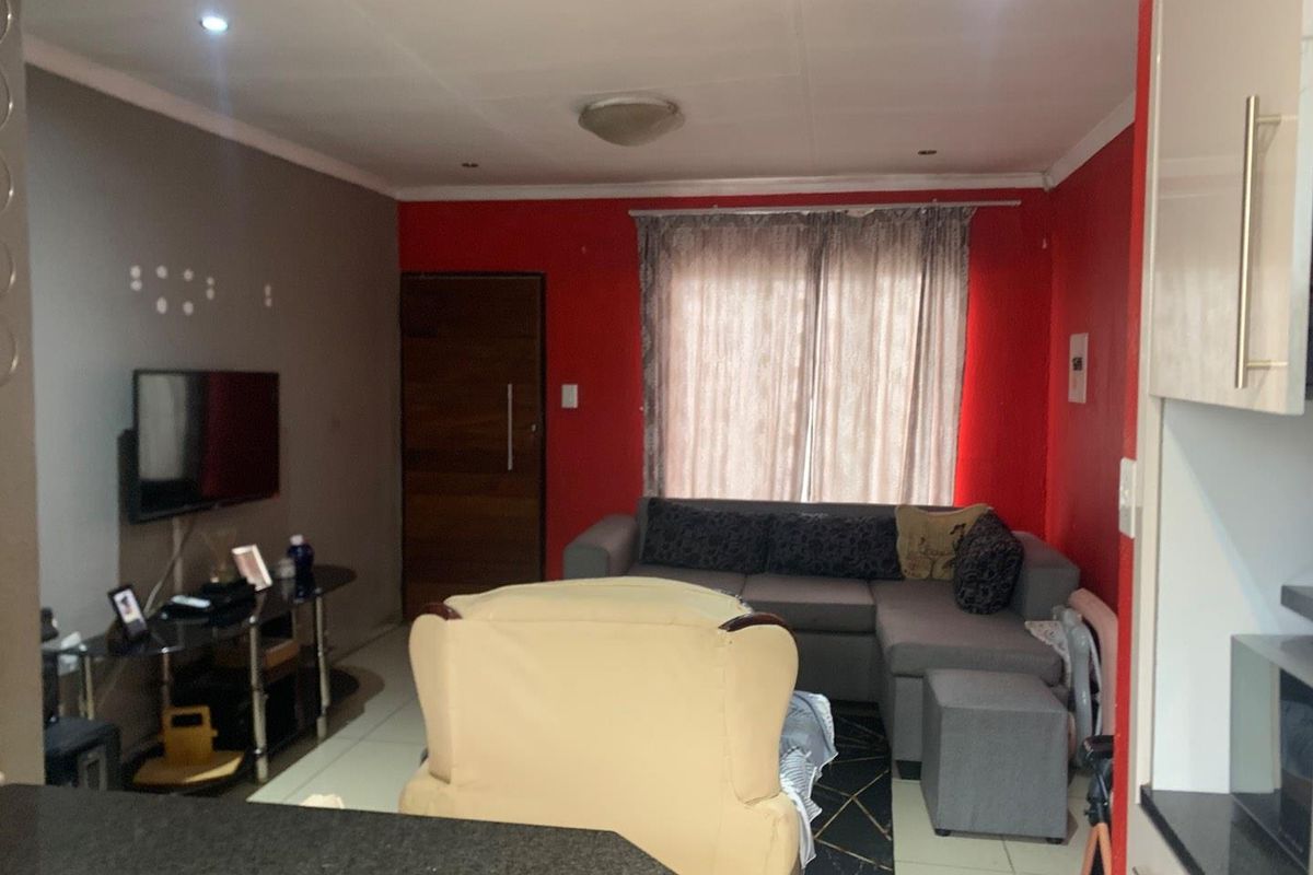 2 bedroom town house for sale in Naturena ext 13 - Photo 4
