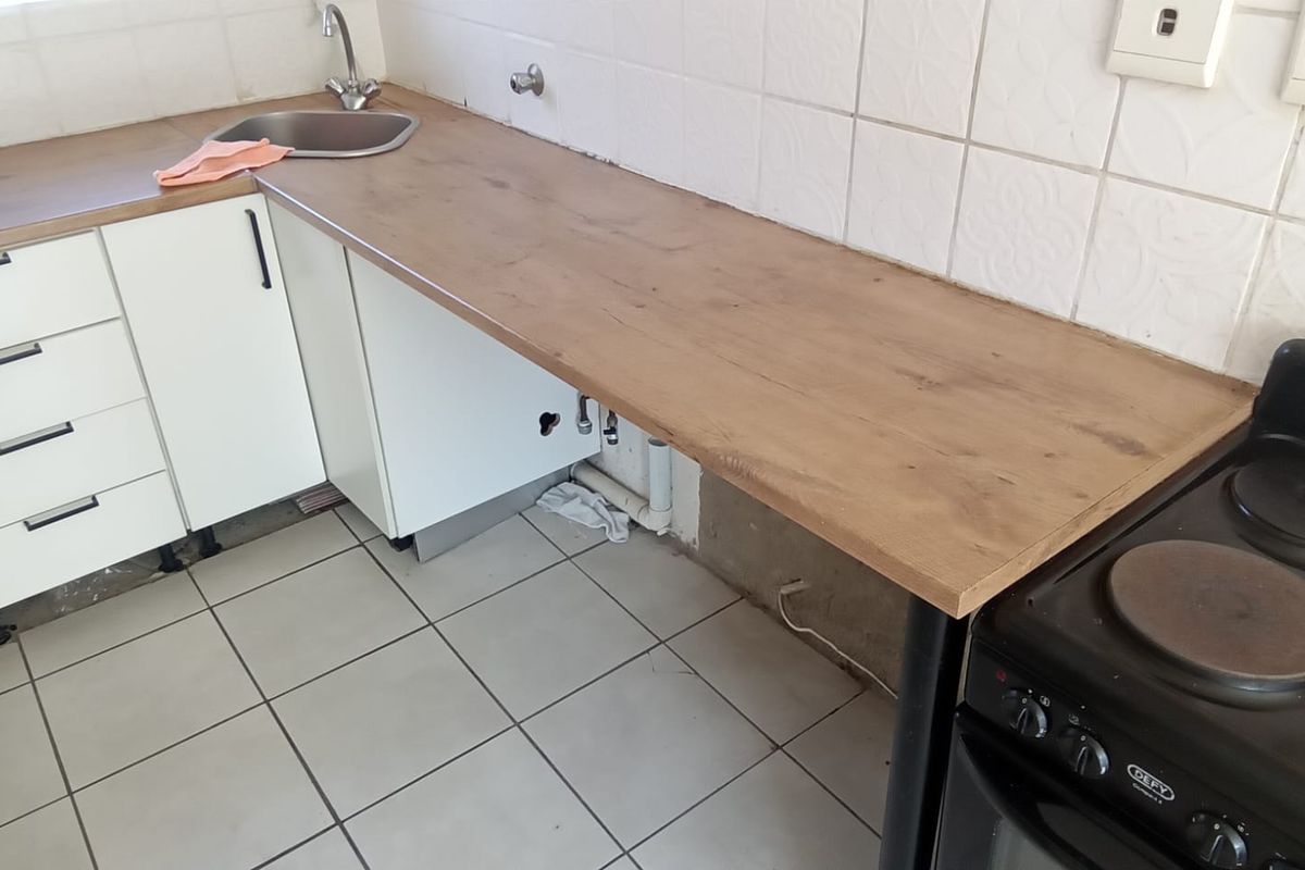 Your Secure Family Home in Wilgeheuwel R750 000 Negotiable - Photo 4