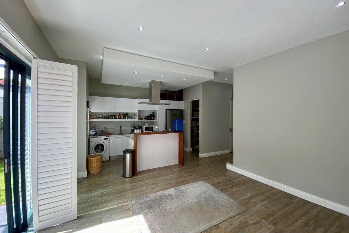Modern Two-Bedroom Townhouse in Leafy Brooklyn – Quality Living in Gables on Marais - Photo 4