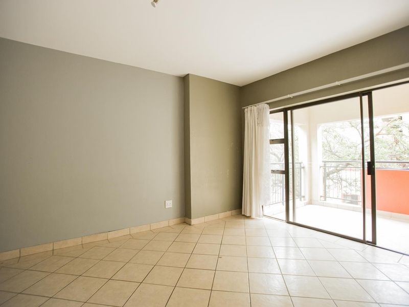 Bachelor Apartment with a Balcony - Photo 5