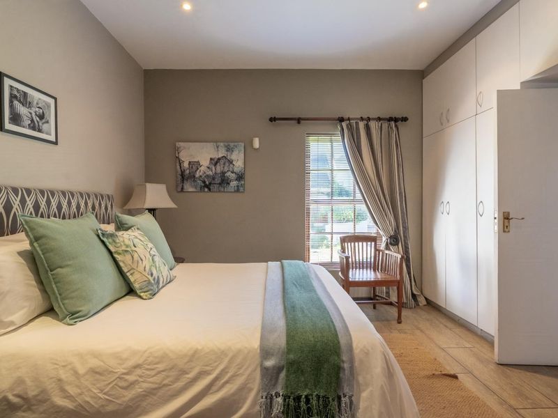 Elegant Furnished 3/4 Bedroom Home with Plunge Pool in the Heart of Franschhoek - Photo 7