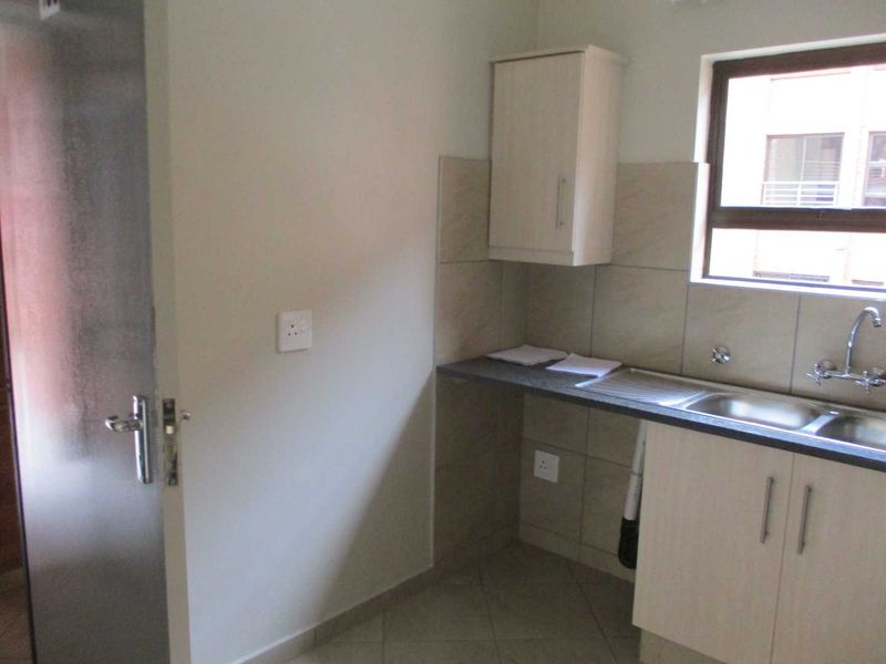 2 BEDROOM FLAT TO RENT IN PHILIP NEL PARK - Photo 9